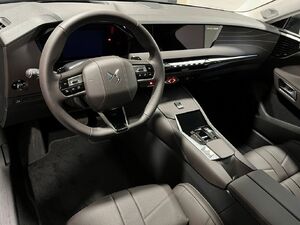 lqty_146976076_05_hd.jpg